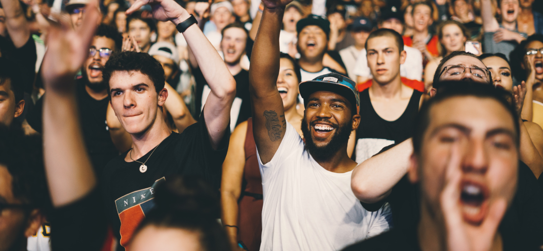 photo d'une foule de spectateur à un concert